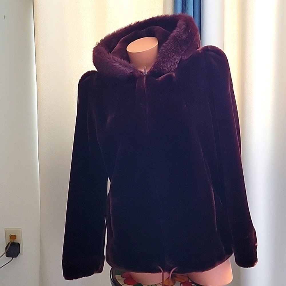 Vintage Outerlayers Very Soft Faux Fur Hooded Jacket/Coat (7/8)